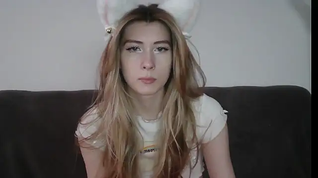 Snapshot of ErikaShyy chatting on 01-31-25, 10:52 ErikaShyy online show from 01-31-25, 10:52