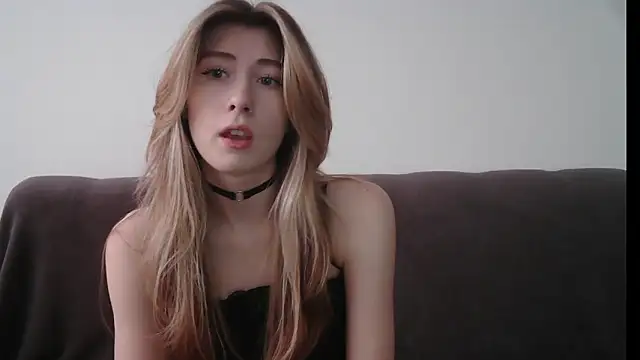 Snapshot of ErikaShyy chatting on 02-03-25, 07:18 ErikaShyy online show from 02-03-25, 07:18