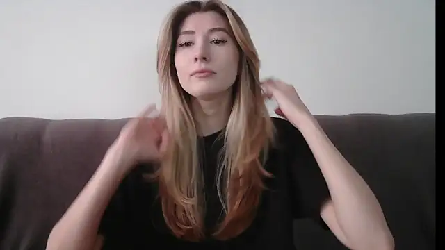 Snapshot of ErikaShyy chatting on 02-06-25, 10:15 ErikaShyy online show from 02-06-25, 10:15