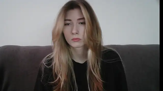 Snapshot of ErikaShyy chatting on 02-11-25, 07:12 ErikaShyy online show from 02-11-25, 07:12