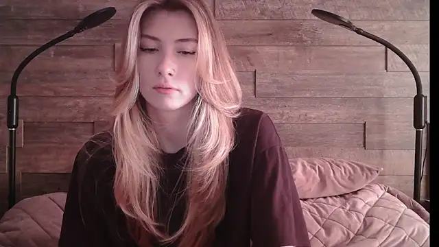 Snapshot of ErikaShyy chatting on 03-07-25, 10:24 ErikaShyy online show from 03-07-25, 10:24