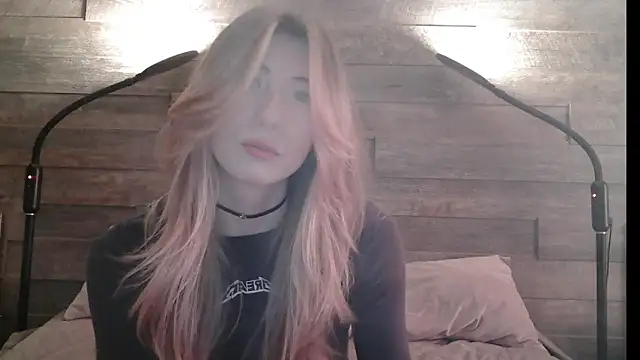 Snapshot of ErikaShyy chatting on 03-10-25, 07:32 ErikaShyy online show from 03-10-25, 07:32