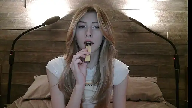 Snapshot of ErikaShyy chatting on 03-12-25, 07:24 ErikaShyy online show from 03-12-25, 07:24