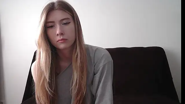 Snapshot of ErikaShyy chatting on 09-23-25, 12:08 ErikaShyy online show from 09-23-25, 12:08