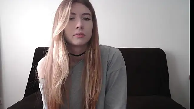 Snapshot of ErikaShyy chatting on 10-06-25, 11:29 ErikaShyy online show from 10-06-25, 11:29