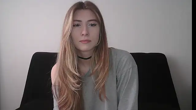 Snapshot of ErikaShyy chatting on 10-14-25, 11:00 ErikaShyy online show from 10-14-25, 11:00