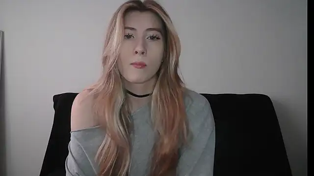 Snapshot of ErikaShyy chatting on 10-29-25, 10:50 ErikaShyy online show from 10-29-25, 10:50