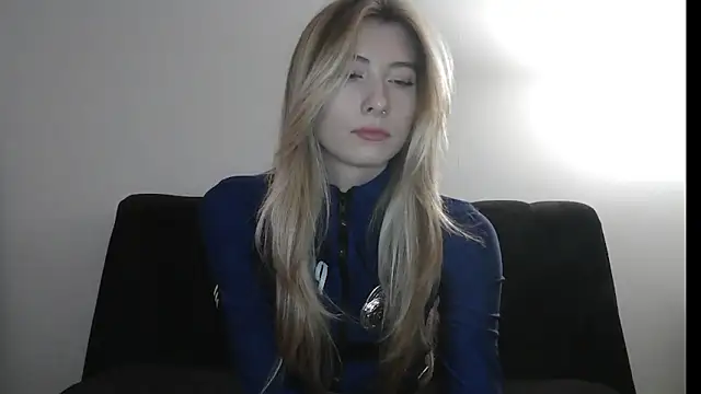 Snapshot of ErikaShyy chatting on 10-31-25, 01:01 ErikaShyy online show from 10-31-25, 01:01