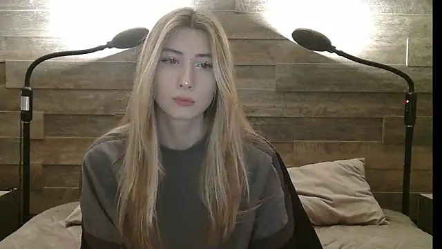 Snapshot of ErikaShyy chatting on 12-03-25, 11:30 ErikaShyy online show from 12-03-25, 11:30