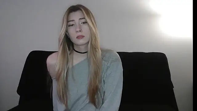 Snapshot of ErikaShyy chatting on 12-15-25, 11:14 ErikaShyy online show from 12-15-25, 11:14