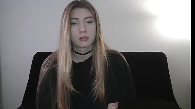 Snapshot of ErikaShyy chatting on 12-17-25, 10:54 ErikaShyy online show from 12-17-25, 10:54