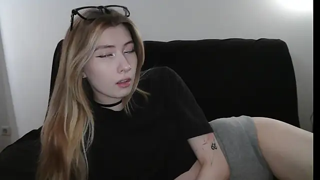 ErikaShyy online show from 03-18-26, 10:07