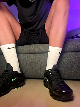 Snapshot of nikeaddicted2 chatting on 11-30-25, 05:11 nikeaddicted2 online show from 11-30-25, 05:11