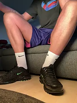 Snapshot of nikeaddicted2 chatting on 12-04-25, 02:26 nikeaddicted2 online show from 12-04-25, 02:26