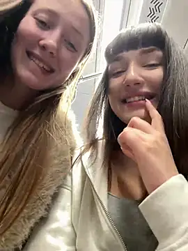 Snapshot of Sophie_Avory chatting on 03-05-25, 08:32 Sophie Avory online show from 03-05-25, 08:32