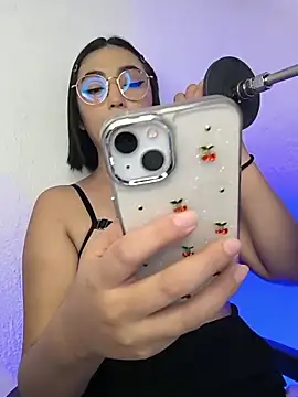 baby alexx online show from 11-29-25, 05:21