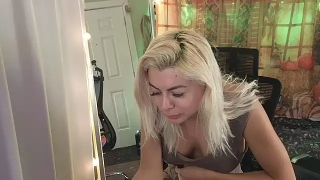 cunty tranny lydia online show from 12-16-25, 06:18