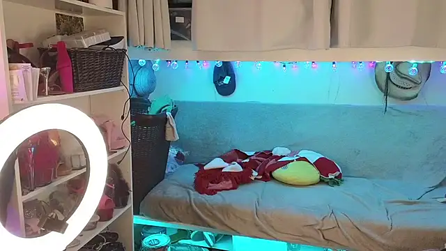 cunty tranny lydia online show from 12-17-25, 06:19