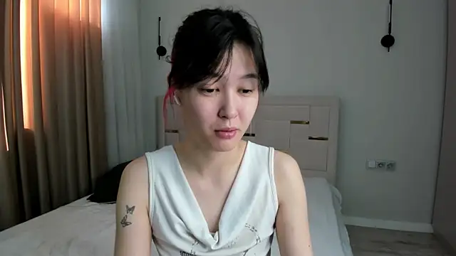 Lola Peach online show from 07-05-26, 02:29