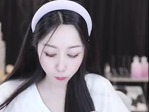 Nuyoah-77 online show from 04-23-26, 06:03