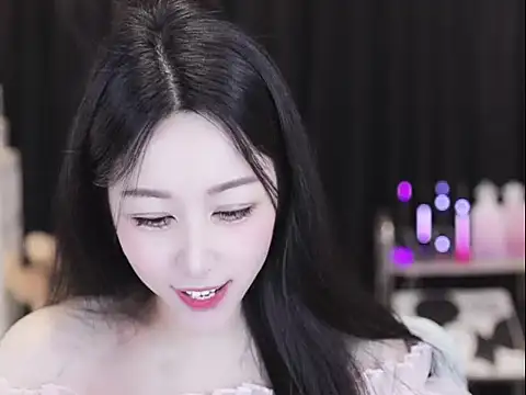 Nuyoah-77 online show from 04-26-26, 06:44