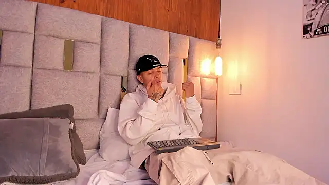 Noah Tokisha online show from 12-02-24, 03:58