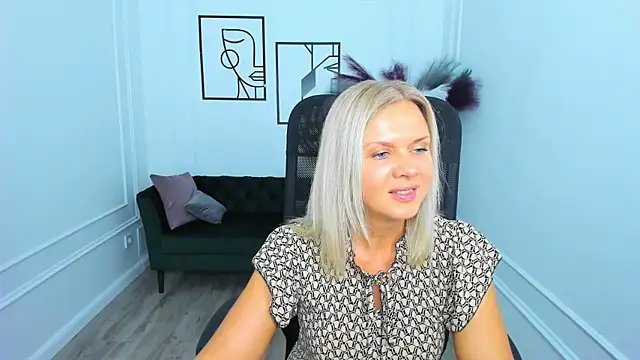 AgathaKlouin online show from 11-09-25, 07:45