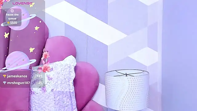 Snapshot of KylieMonnett chatting on 01-25-25, 10:39 KylieMonnett online show from 01-25-25, 10:39