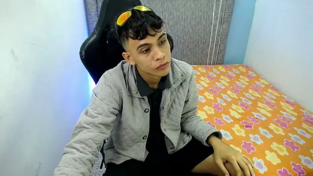 zacariasss  online show from 03-12-26, 02:07