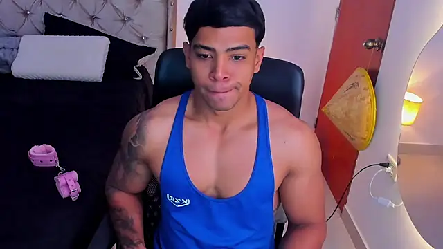 Andrew wolf7 online show from 03-09-26, 09:52