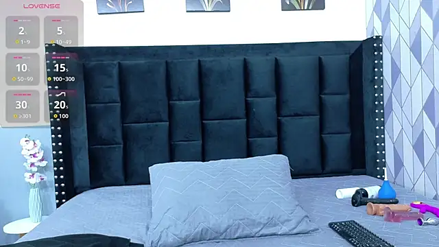 petitelittleebony online show from 10-08-25, 03:04