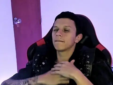 Snapshot of goodboy69l chatting on 03-11-26, 02:28 goodboy69l online show from 03-11-26, 02:28