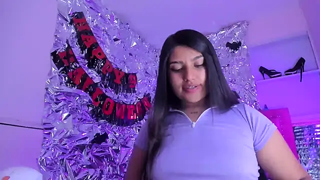 SarahStones online show from 11-14-25, 04:44