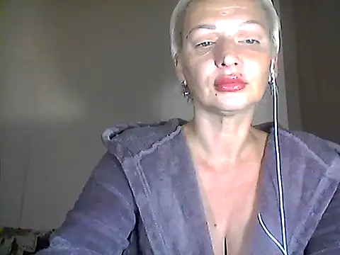 Snapshot of MaryJane441 chatting on 10-06-25, 07:22 MaryJane441 online show from 10-06-25, 07:22