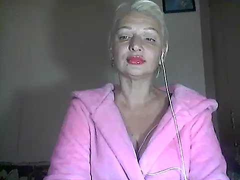 Snapshot of MaryJane441 chatting on 10-14-25, 06:31 MaryJane441 online show from 10-14-25, 06:31