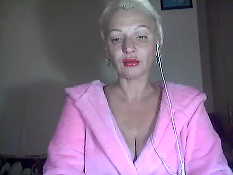 Snapshot of MaryJane441 chatting on 10-15-25, 05:46 MaryJane441 online show from 10-15-25, 05:46