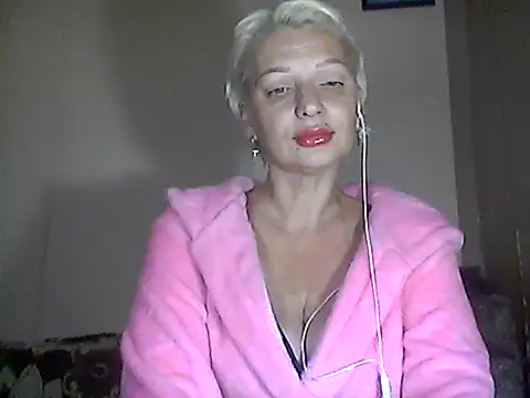 Snapshot of MaryJane441 chatting on 10-16-25, 06:20 MaryJane441 online show from 10-16-25, 06:20
