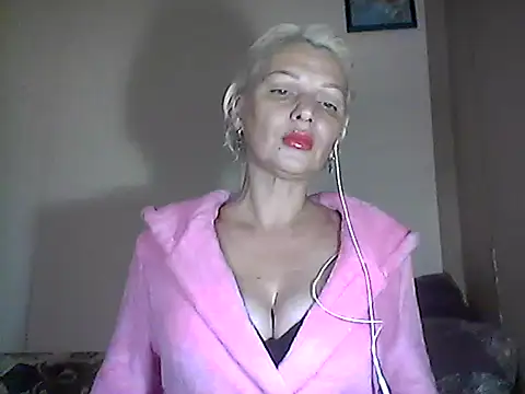 Snapshot of MaryJane441 chatting on 10-20-25, 07:25 MaryJane441 online show from 10-20-25, 07:25