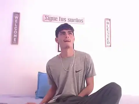 Snapshot of harrytomson_1 chatting on 12-28-24, 03:04 harrytomson 1 online show from 12-28-24, 03:04