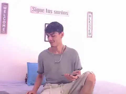 Snapshot of harrytomson_1 chatting on 12-29-24, 07:00 harrytomson 1 online show from 12-29-24, 07:00