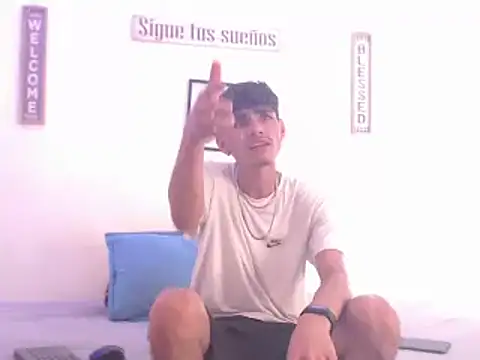 Snapshot of harrytomson_1 chatting on 01-06-25, 07:45 harrytomson 1 online show from 01-06-25, 07:45