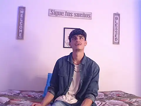 Snapshot of harrytomson_1 chatting on 01-17-25, 10:22 harrytomson 1 online show from 01-17-25, 10:22