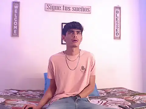 Snapshot of harrytomson_1 chatting on 01-18-25, 04:37 harrytomson 1 online show from 01-18-25, 04:37