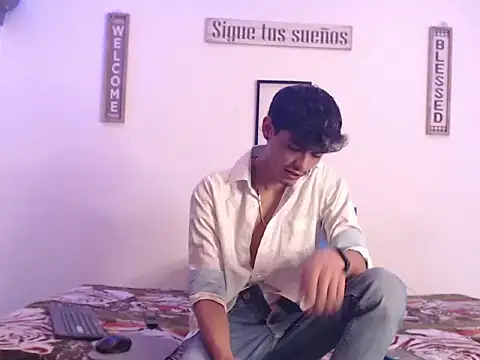 Snapshot of harrytomson_1 chatting on 01-21-25, 10:30 harrytomson 1 online show from 01-21-25, 10:30