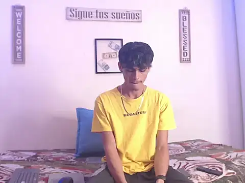 Snapshot of harrytomson_1 chatting on 01-27-25, 04:30 harrytomson 1 online show from 01-27-25, 04:30