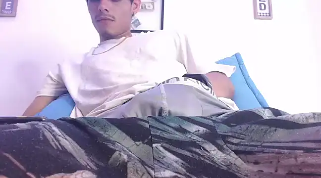 Snapshot of harrytomson_1 chatting on 02-18-25, 02:27 harrytomson 1 online show from 02-18-25, 02:27