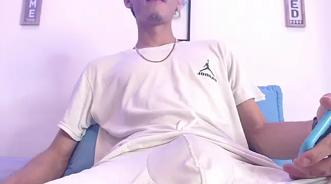 Snapshot of harrytomson_1 chatting on 02-22-25, 08:31 harrytomson 1 online show from 02-22-25, 08:31