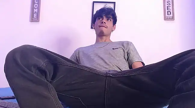 Snapshot of harrytomson_1 chatting on 03-10-25, 07:21 harrytomson 1 online show from 03-10-25, 07:21