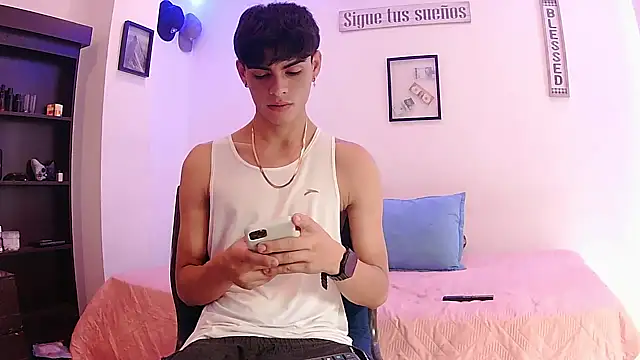 Snapshot of harrytomson_1 chatting on 09-14-25, 08:30 harrytomson 1 online show from 09-14-25, 08:30