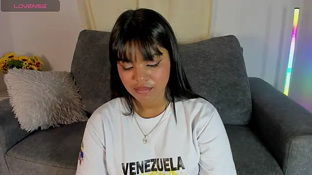 zoe roux21 online show from 02-06-25, 09:06